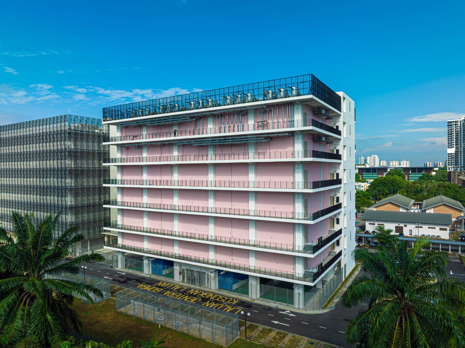 AIR COOLED CHILLED WATER SYSTEM